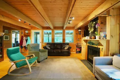 Image de Just a 10 minute walk from the ferry and 5 minute walk to Lake Tashmoo
