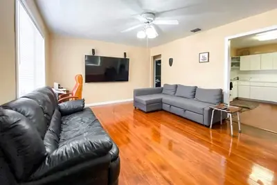 Image de Centrally located property near downtown Mia, Hard Rock Stadium, and S. Beach