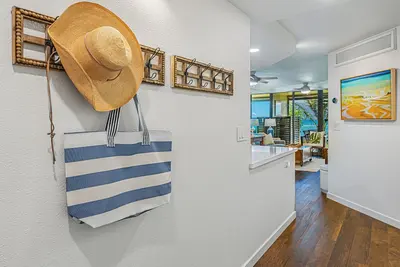 Image de Impeccable! Luxury Ground Floor Direct Oceanfront. 50' To The Turtle Sancuary!