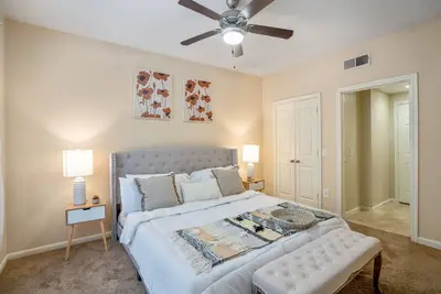 Image de Comfy and Cozy 1br★King Bed★Galleria★Uptown☆Kirby★Tx MedCenter