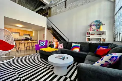 Image de 5109 Peters Cartridge Factory · ✪Kings Island Loft w\/ Brewery, River, Bike trails✪