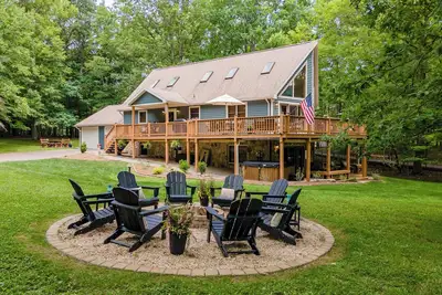Image de New! Tullamore: Lake Access, Dogs Welcome, Hot Tub, Dock Slip!