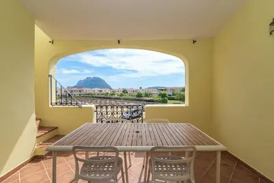 Image de Appartement de vacances 'Appartamento Il Borgo' avec vue sur la mer, climatisation et terrasse.