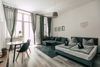 Image de Luga Homes - Gewandhaus - Industrial Studio mit KĂĽche und Balkon