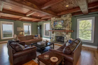 Image de Spectacular Estate with Breathtaking Views