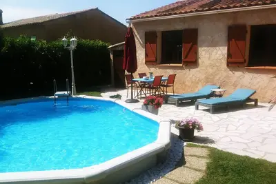 Image de Appartement T2 dans maison calme avec piscine
