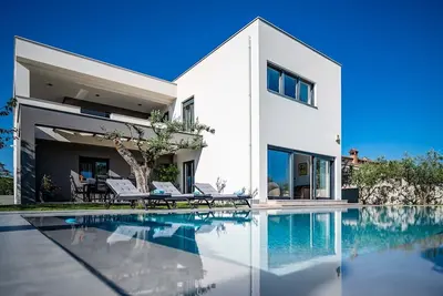 A modern spacious elegant villa with pool in Pula with finely decorated two apartments connected with internal staircase.