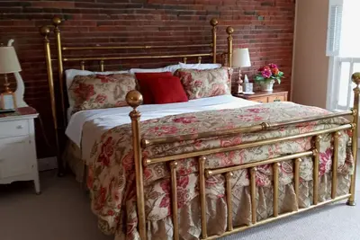 Image de Come see what our Historical town has to offer!