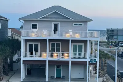 Image de Stone's Throw - Newly Constructed 4 Bedroom w/heated pool - 1 Block to the Ocean