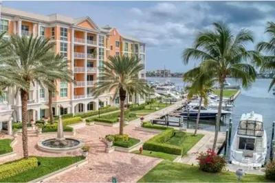 Image de Resort Style Living 5 minutes from the beach