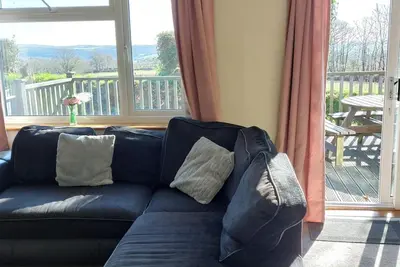 Image de Seanicview lodge with great views over the country side and own fenced decking.