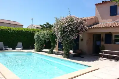 Villa avec piscine à 15 mn des plages