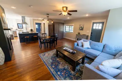 Image de Elegant Mountain Farmhouse Str21-145