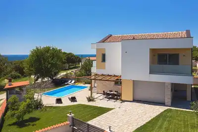 Image de Villa avec piscine et sauna