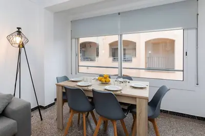 Image de Joli appartement pour 5 personnes avec climatisation, Wifi, Tv, balcon et parking
