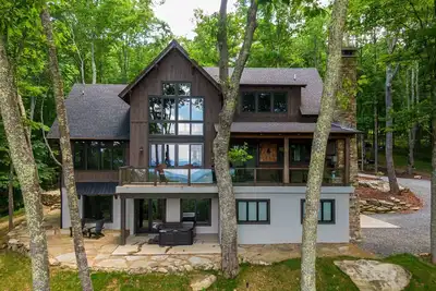 Image de Timber Forge Lodge - Eagles Nest home with views, hot tub, game table, more!