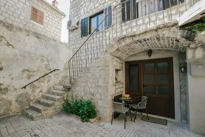 Image de Modern traditional apartment w patio, near beach