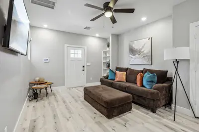 Image de Stylish Retreat 3 mi to Downtown/Med Ctr w/ Wi-Fi