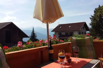 Image de Appartement \"Valentin\" avec vue sur les montagnes, Wi-Fi, balcon et jardin