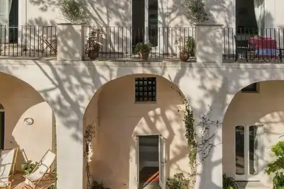 Image de Large House