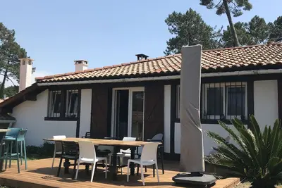Maison Mango à Capbreton bien placée au Bouheben en bordure de foret