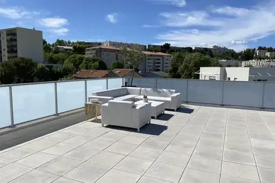Perle rare! Toit terrasse entièrement climatisé