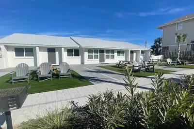 Image de 1 Br 1 Ba Cottage Near Beach + Pickleball Fun