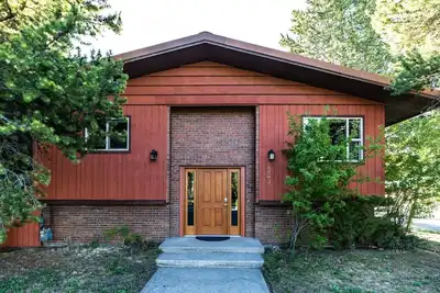 Image de New Listing! In Town- Geyser Getaway