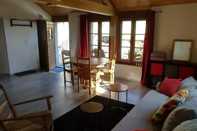 Image de indépendante avec cuisine, terrasse, 5 min du lac, de la gare et des commerces