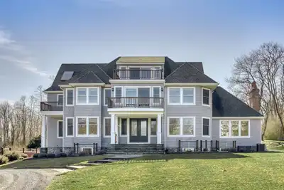 Image de Luxury home with outdoor heated pool, beach access. \n Rental permit #0441