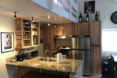 Image de Clean Modern Home Away From Home. Please Enjoy!