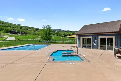 Image de Bearadise - Pool Access! Perfect for family gatherings!