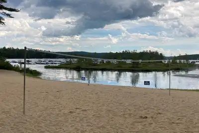 Image de Lake access, association pool, beach and convenient ski home