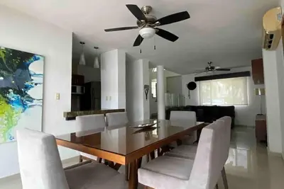 Image de Entire residential home hosted by Lili