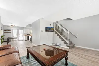Image de Two-Story Retreat in Downtown Parker