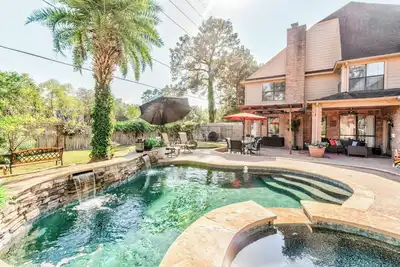 Image de Private Pool, Spacious and Elegant, and Centrally Located Huge Estate