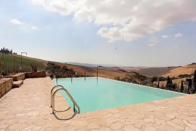 Image de Villa Coratina: A characteristic and welcoming two-story villa situated in a quiet location, a few minutes from the town center, with Free Wi-Fi.