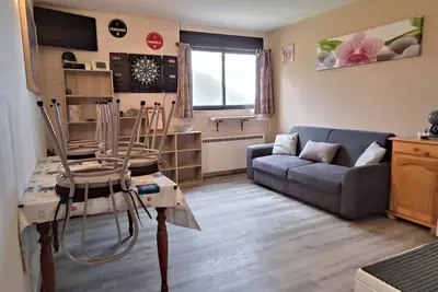 Image de Studio 6 personnes au pied des pistes
