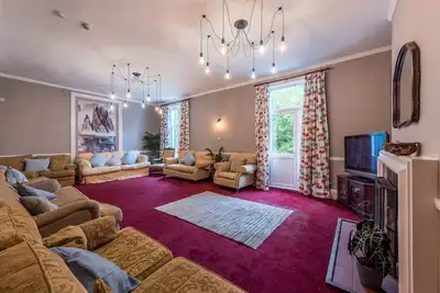 Image de 7 bedroom annexe to former farmhouse, family & pet friendly, with basement pub