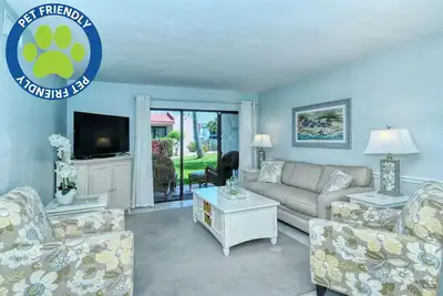Image de Direct Pool Access! A stunning first floor, pet friendly, 2/2 unit!