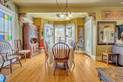 Image de A Bonnie Place rear yard driveway, All Star Village, Colleges Oneonta & Hartwick