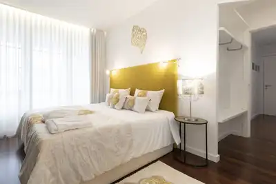 Image de 4 bedroom apartment on the city's main avenue
