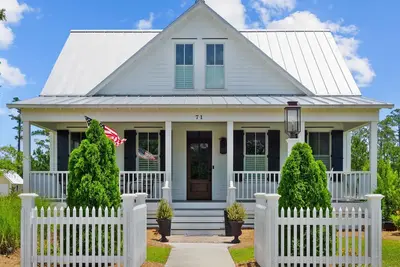 Image de Marker 71 - Coastal living at its' finest!