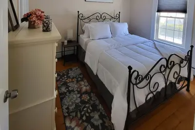 Image de Center of Lenox, cozy 2-bedroom apartment <br>Reviews https:\/\/abnb. me\/kcBk7oCR6xb