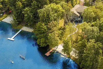 Image de Private Beach & Dock, Pickleball, Kayaks, Pool table, Firepit, 240v-Ev