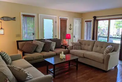 Image de Cozy and Clean Lake George Hideaway for Family Fun