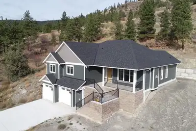 Image de Stay at the Peregrine Lookout. Pet free, and fully climate controlled view home.