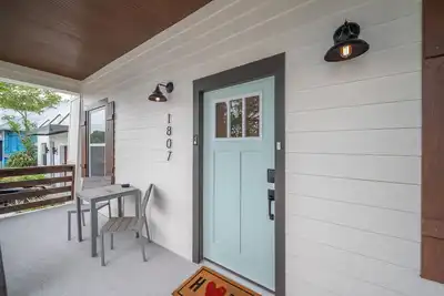 Image de New Modern Farmhouse in the <3 of Ybor City!