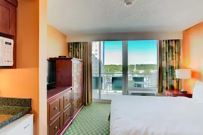 Image de Stunning beachfront 2br oceanfront suite sleeps 6-8.