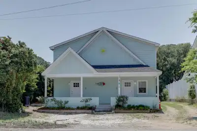 Image de Adorable Chesapeake Bay Beach Cottage A Just 1 Block from the Sand!
